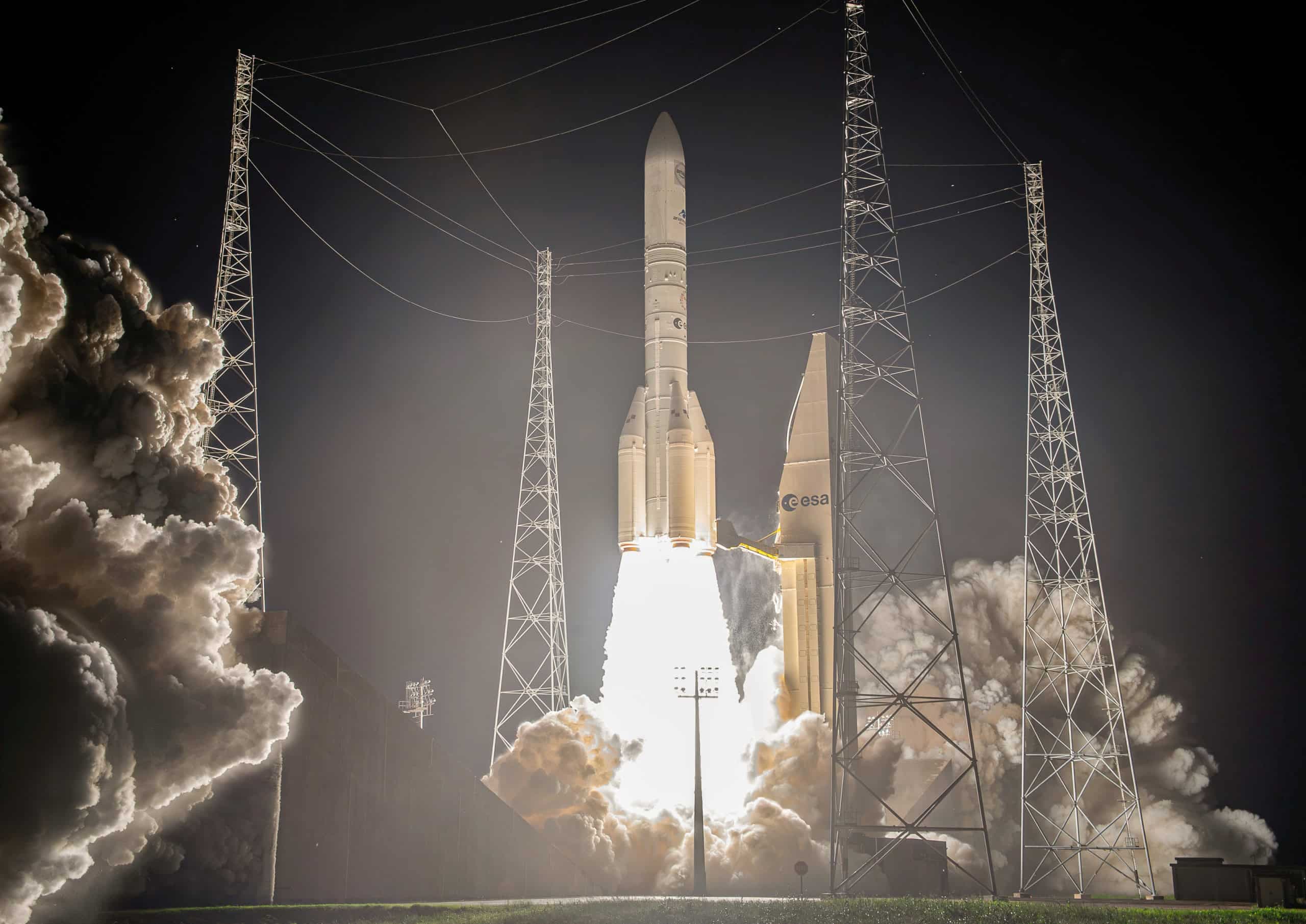 Ariane 6 lança 32 satélites da Amazon, intensificando disputa com Starlink